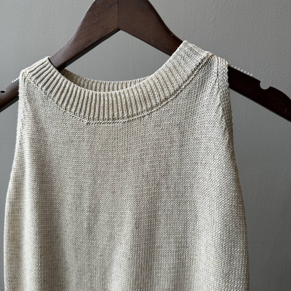 CREW-NECK SLEEVELESS BOTTOM STRIPED KNIT CAMISOLE