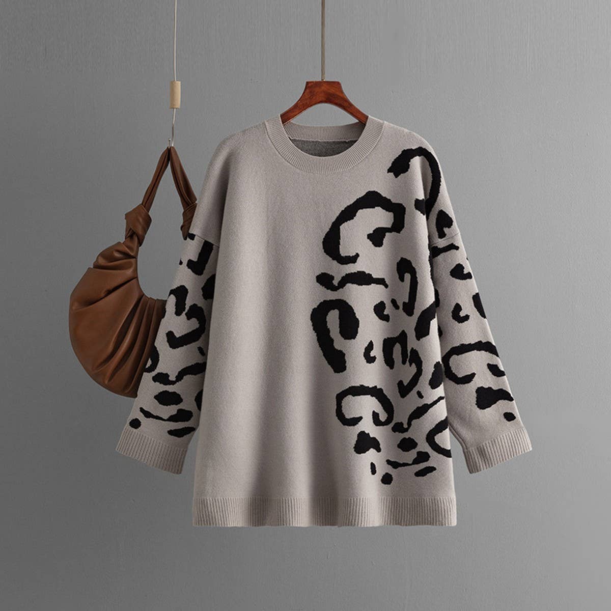 Crew-neck pullover leopard print long-sleeved base