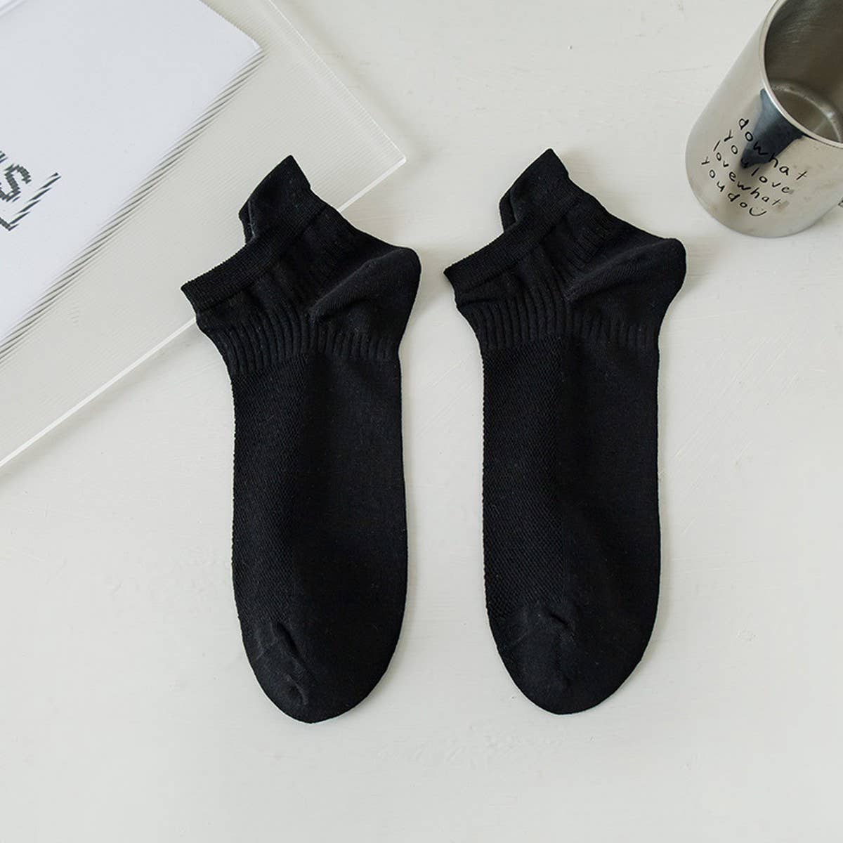 DEODORANT AND SWEAT-ABSORBENT MEN'S SPORTS SOCKS