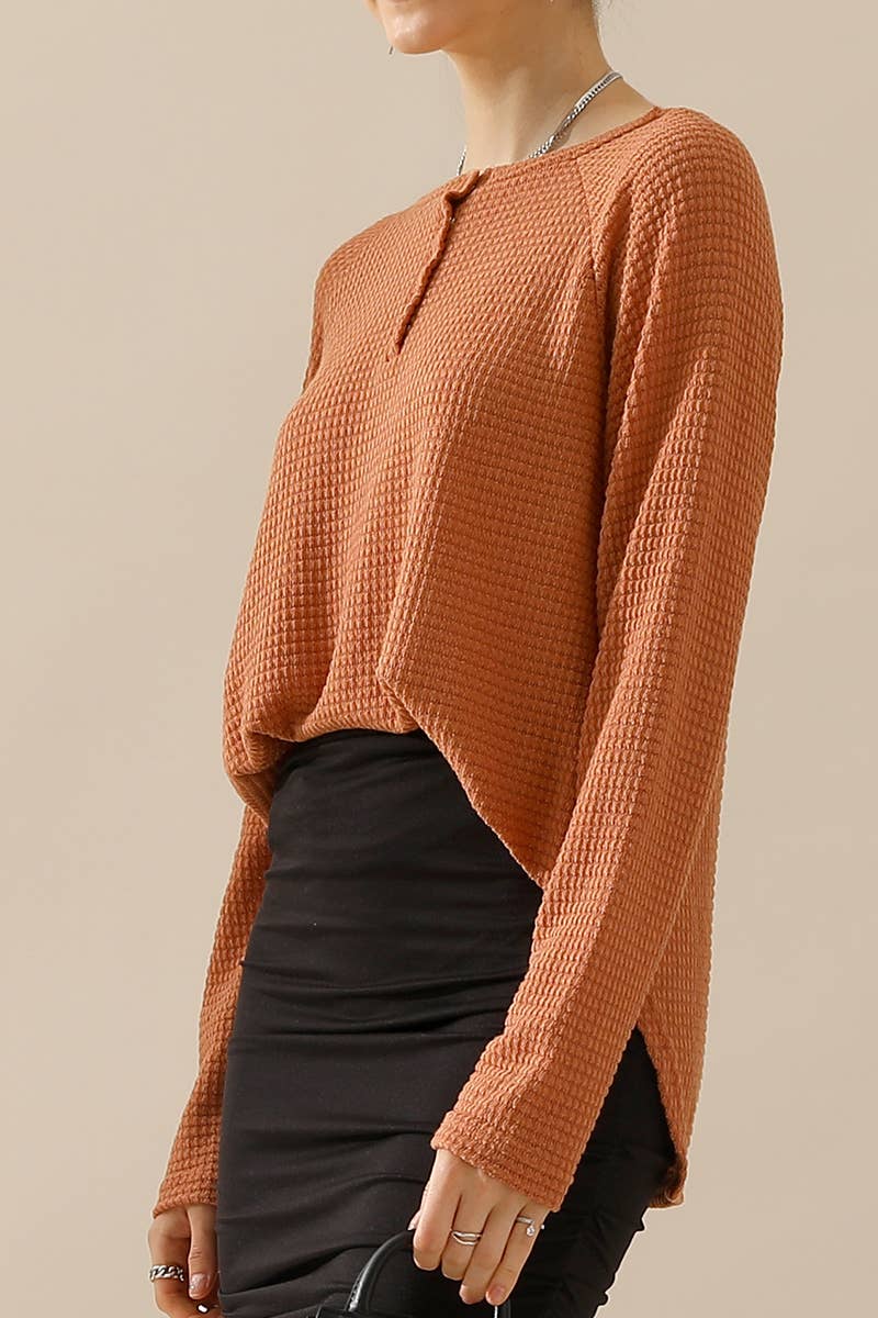 CWTTL1099-P-M_R NECK EYELET REGLAN SWEATER KNIT TOP