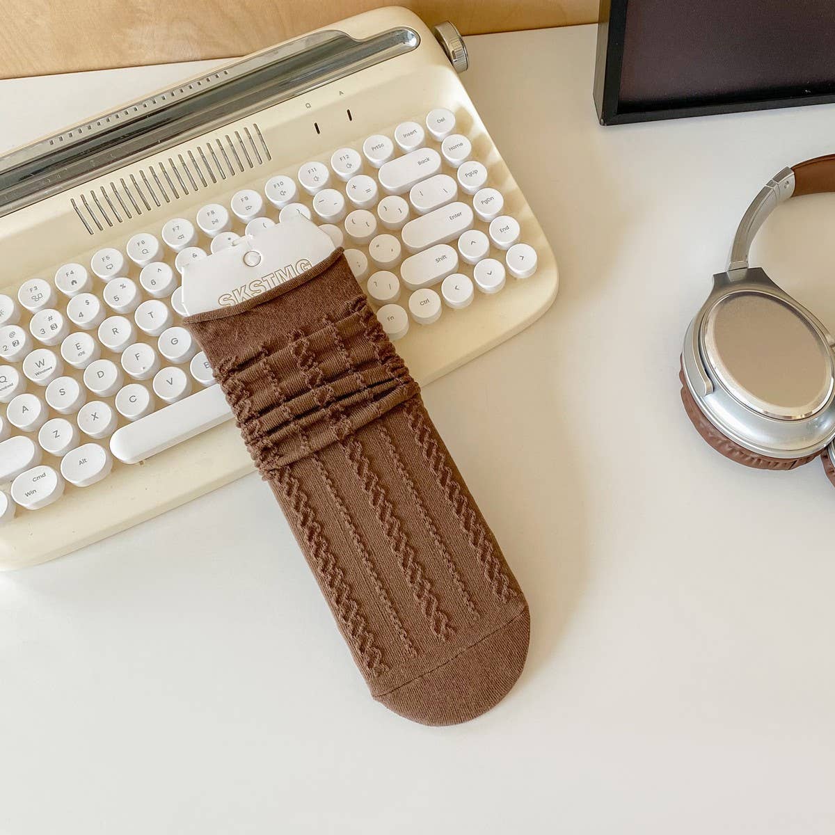 CWMS2504_MIDDLE-TUBE STRAIGHT SOCKS WITH CURLED EDGES