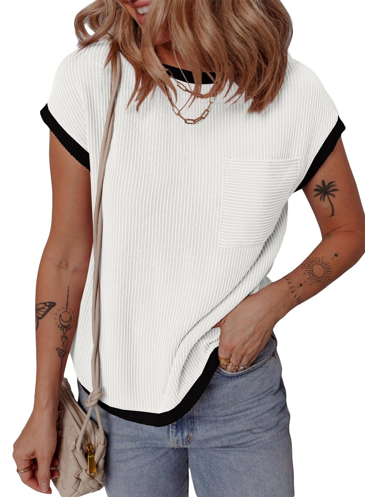 Crew-neck twist strip color contrast T-shirt
