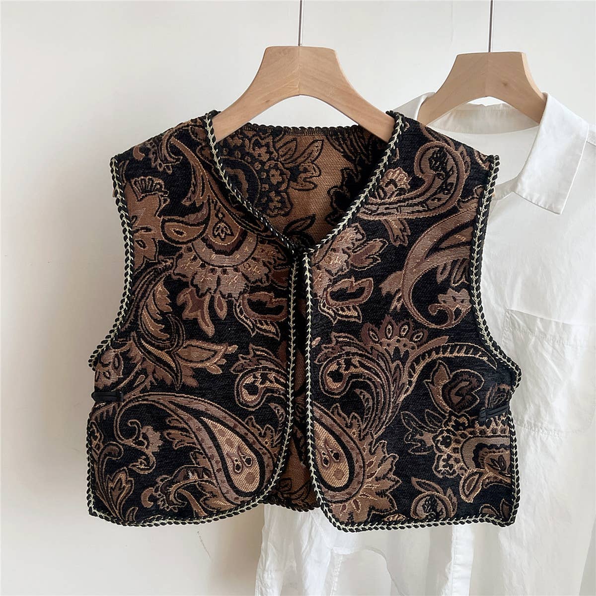 CWOV0642_ETHNIC STYLE EMBROIDERED NECK PROTECTION VEST
