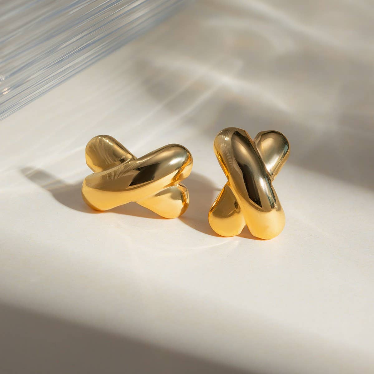 TEMPERAMENTAL SIMPLE LINES X-SHAPED EARRINGS