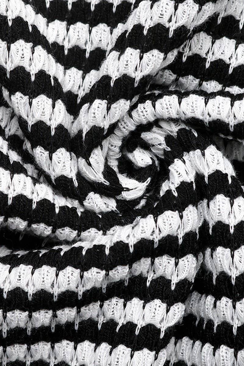 CWTBLS2145_BLACK AND WHITE STRIPED CREW NECK TEE TOP