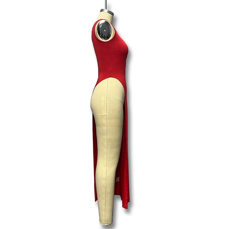 Figure-hugging slit dress with a sense of design