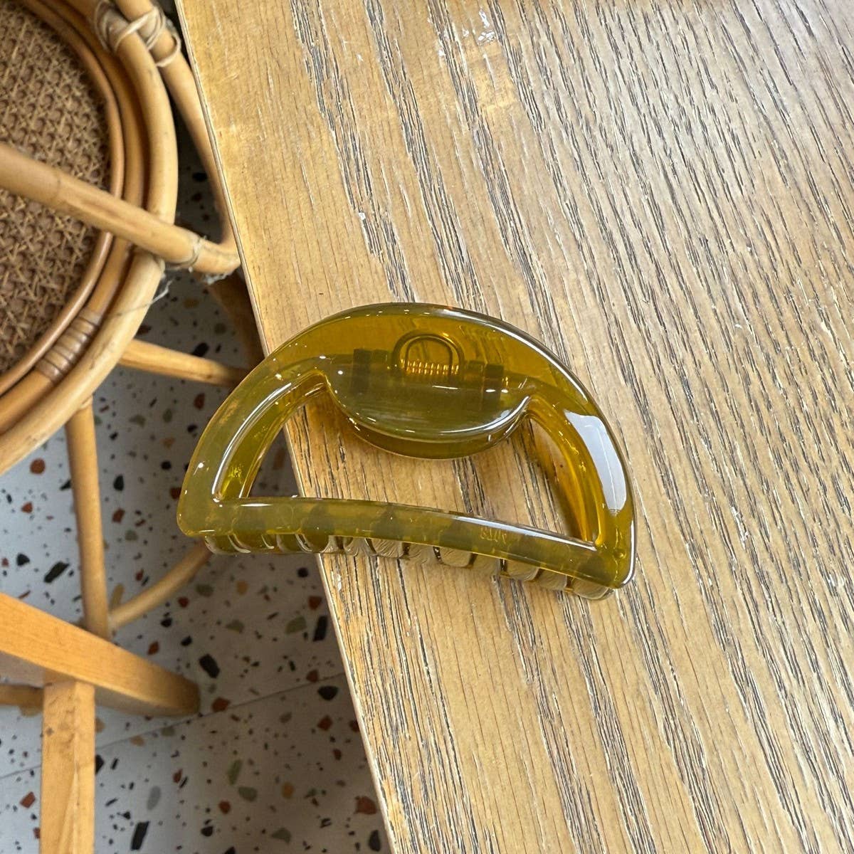 CWAHA4553_BUTTERFLY BUCKLE 7CM HOLLOW SEMICIRCLE HAIRPIN