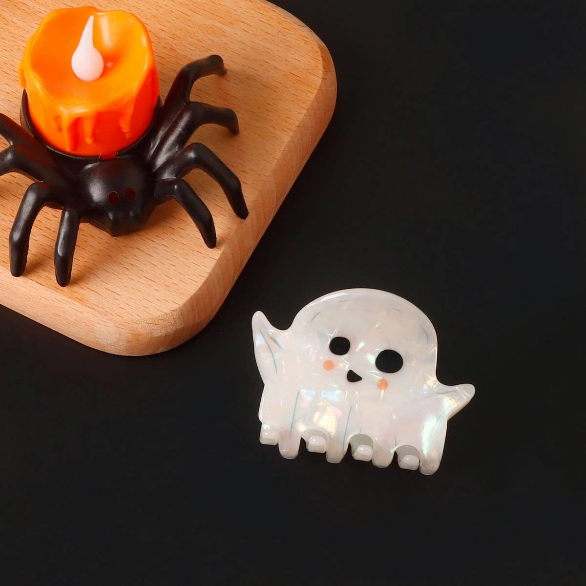 CWAHA1613_HALLOWEEN WHITE GHOST CARTOON EMOJI HAIR CLAW CLIP