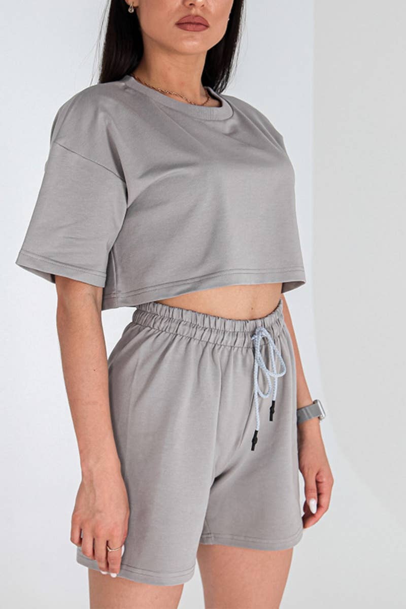 CWSS0528_CREW-NECK SHORT-SLEEVED TOP AND SHORTS SUIT