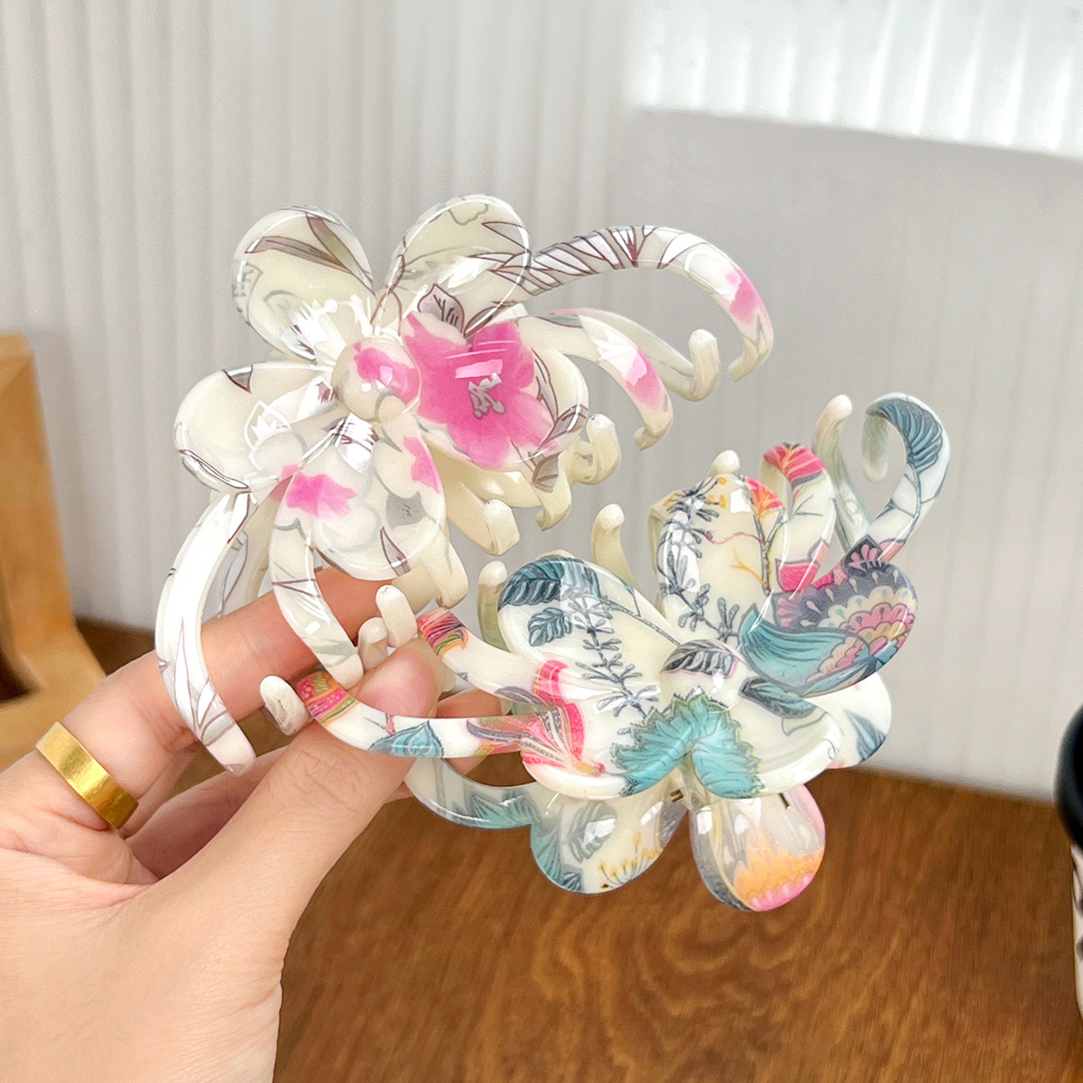 Vintage Floral Claw Clip ? Elegant Chinese Grip