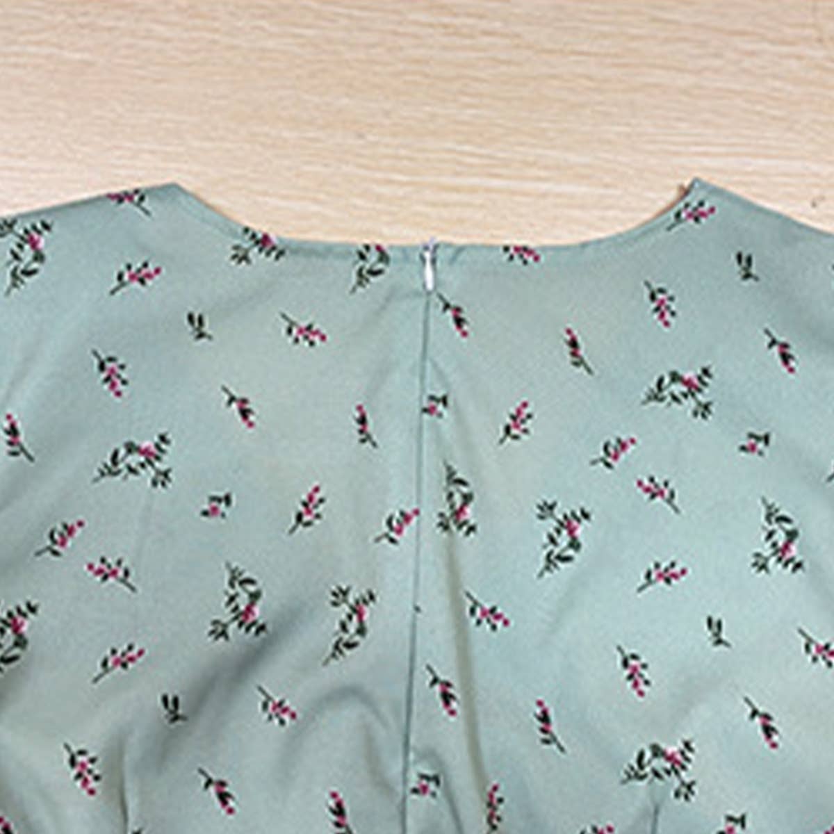 FLORAL DRESS WITH PRINTED BUTTON WAIST