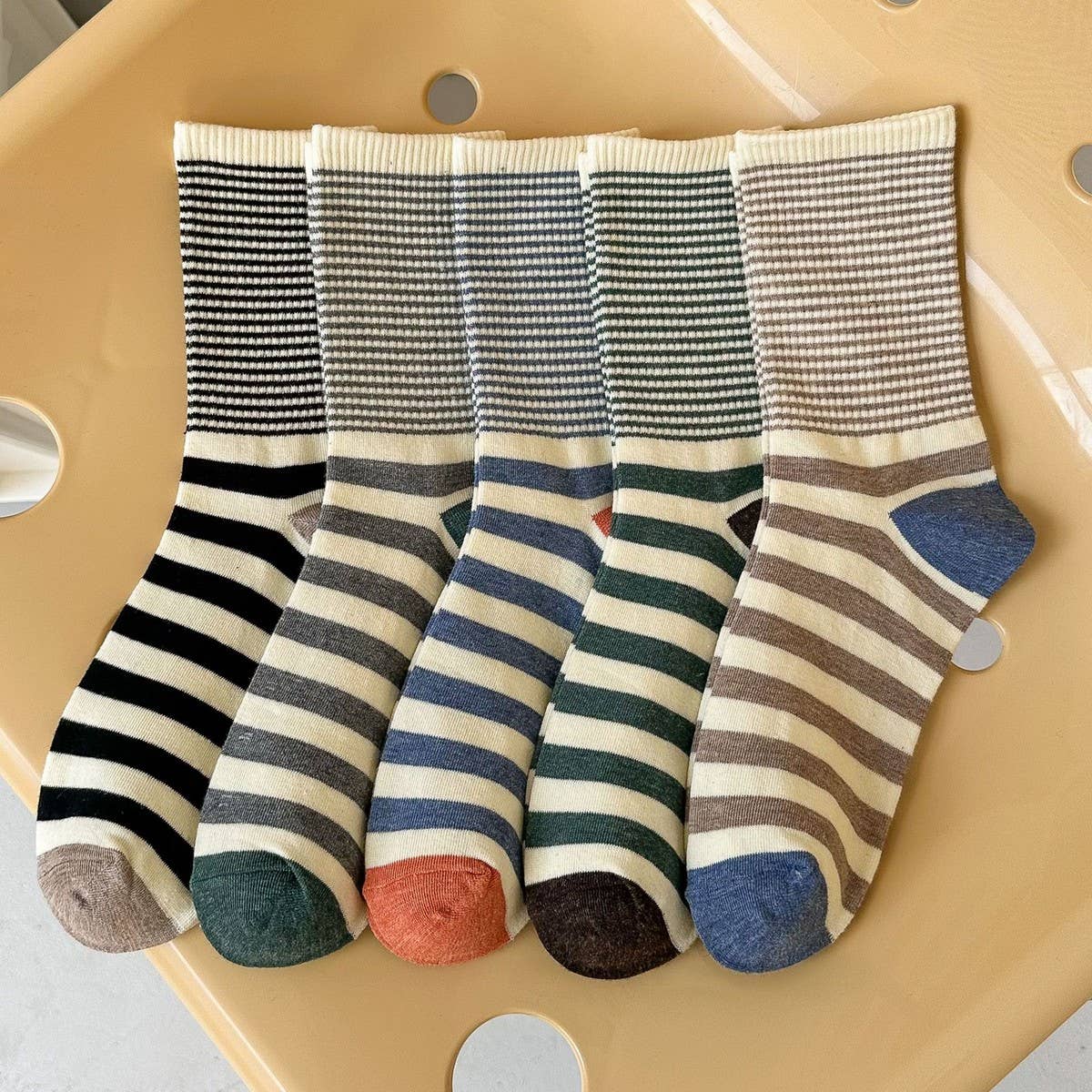 CWMS2509_2025 NEW STRIPED WOMEN'S MID-LENGTH SOCKS