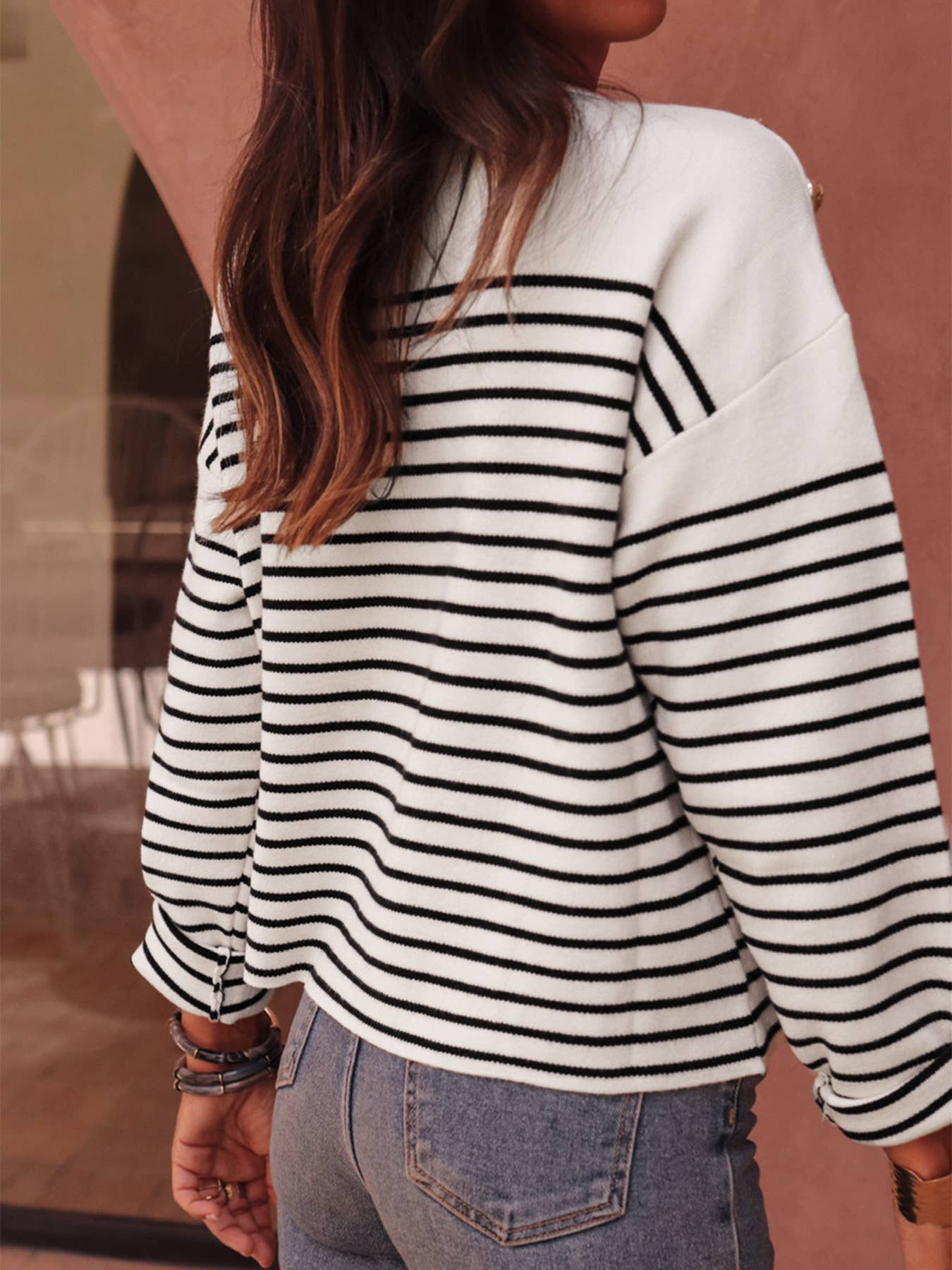 Elegant long-sleeved notched collar knit sweater