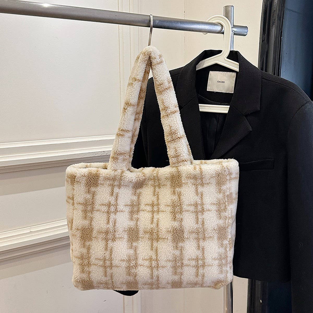 WINTER LAMBSKIN PLAID SINGLE SHOULDER PLUSH BAG_CWAB4019