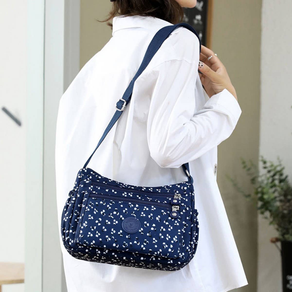 SIMPLE AND ELEGANT NYLON CROSSBODY SHOULDER BAG