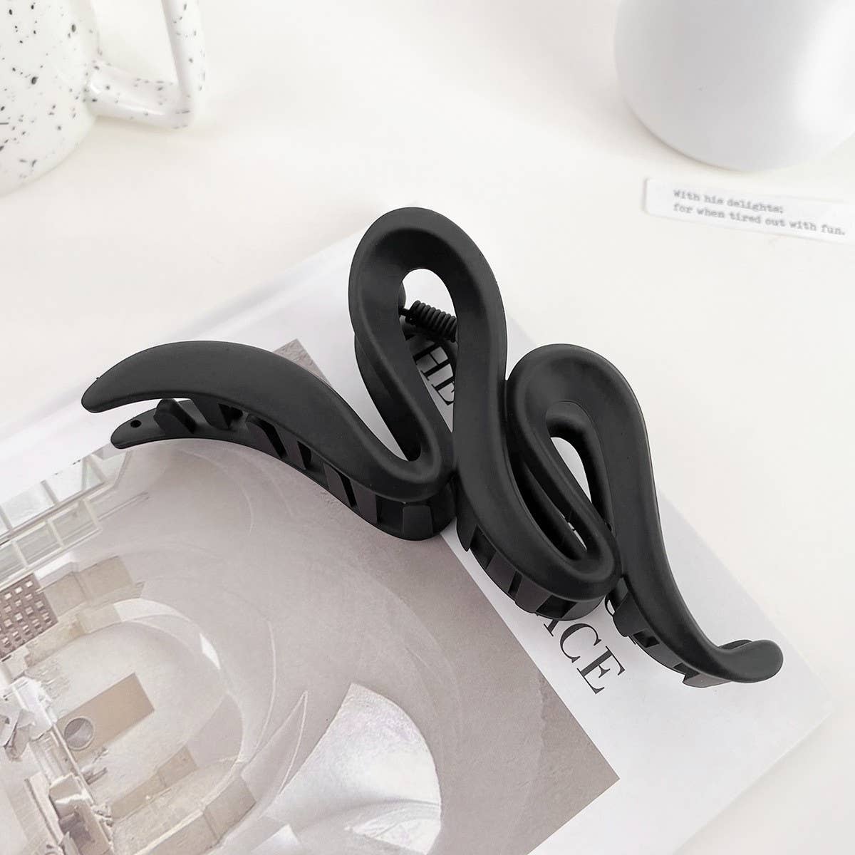 Rad extra-large shark clip fashionable grab clip