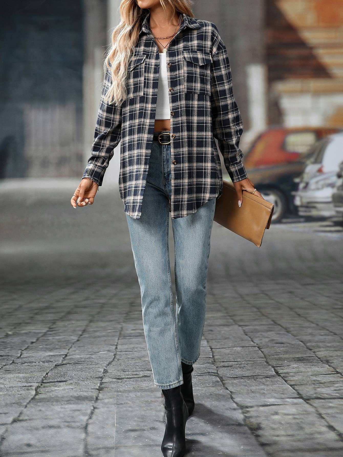 Casual and fashionable checkered pocket shirt