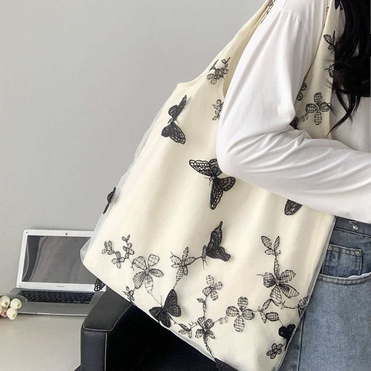 CANVAS WITH BEAUTIFUL BUTTERFLY EMBROIDERY_CWAB2040