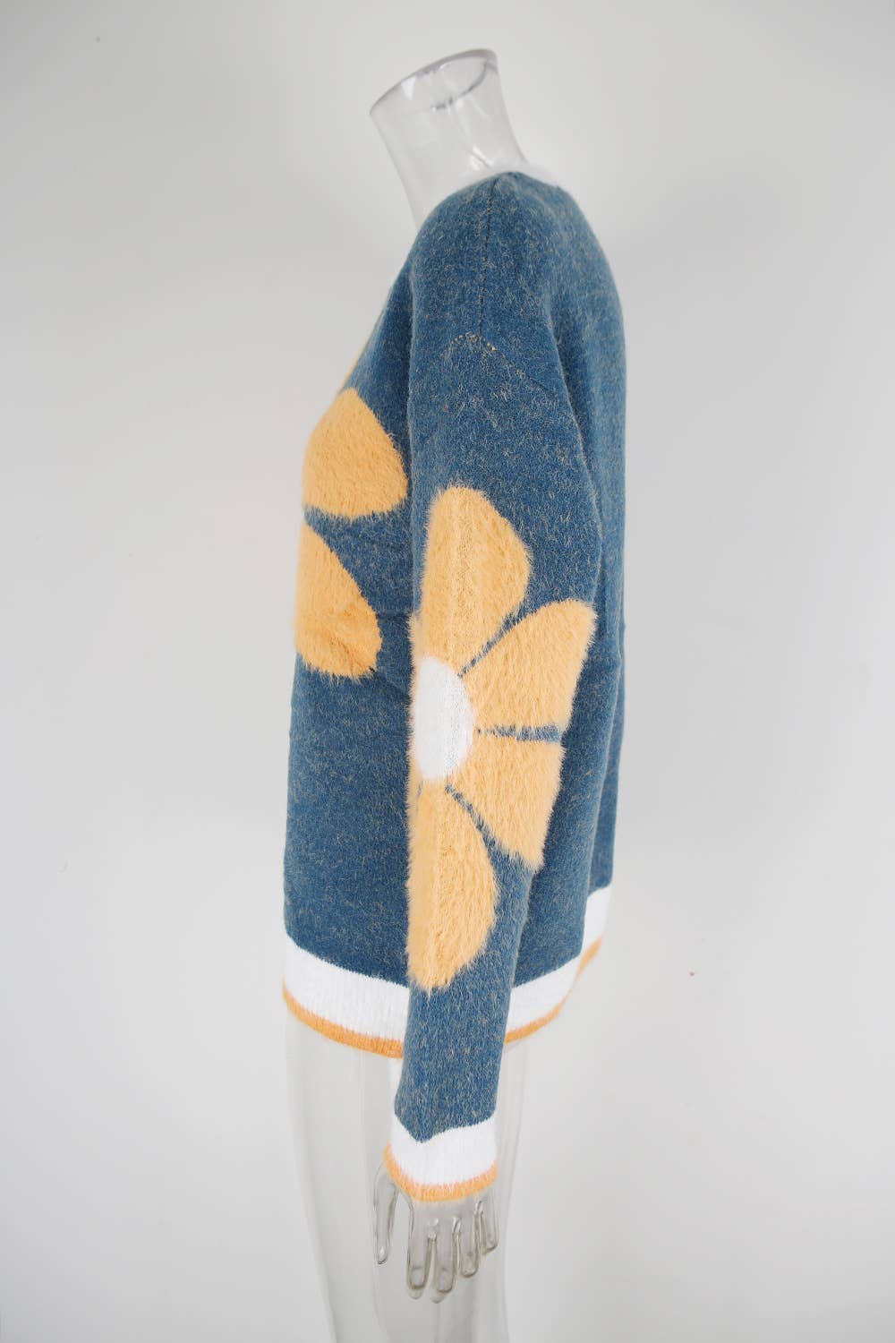 Flower-patterned knitted round-neck sweater