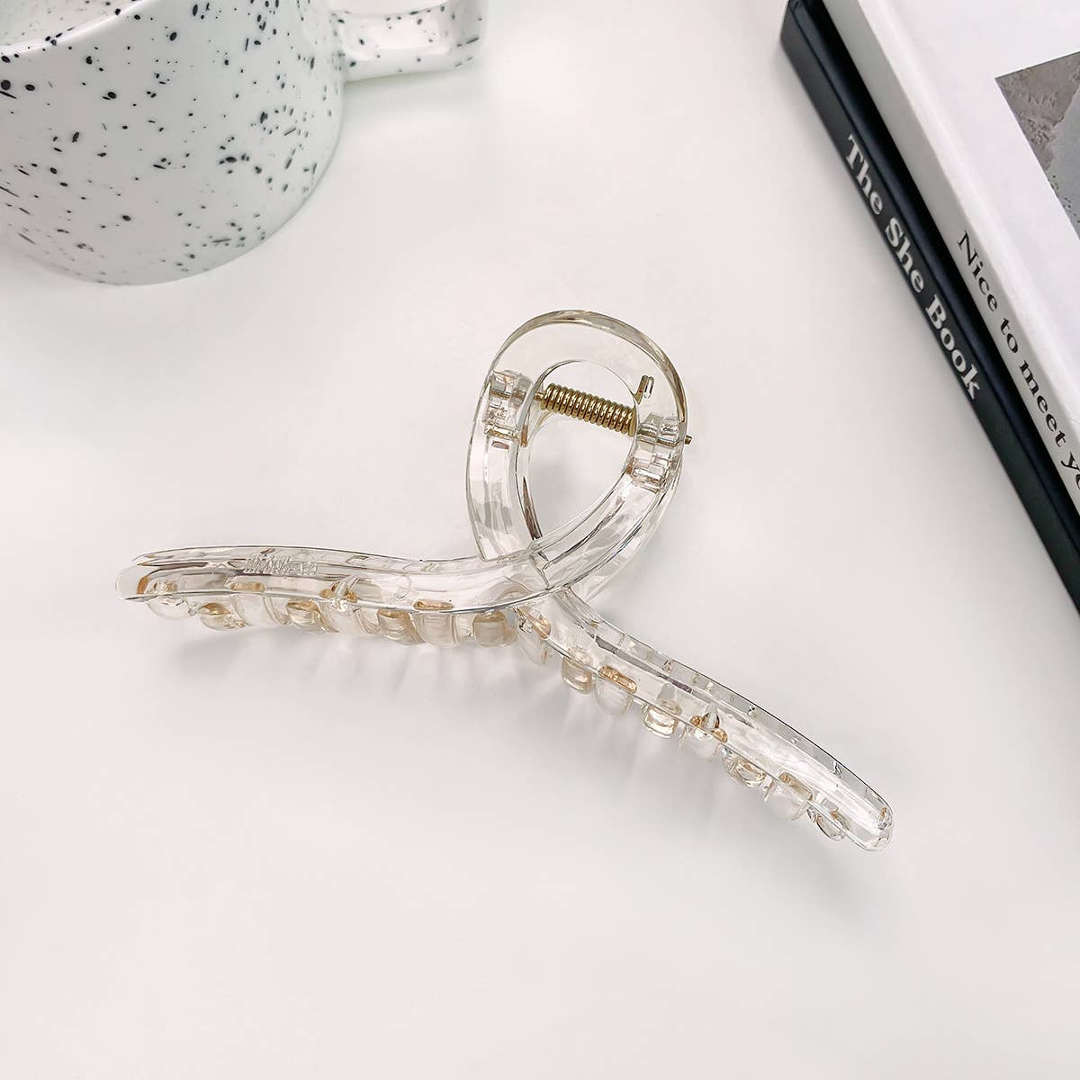 Arc-shaped semi-circular transparent gripper