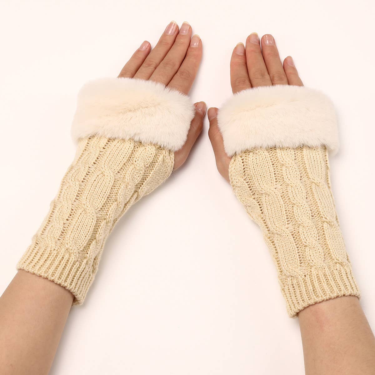 DIAMOND-SHAPED TWISTED GLOVES_CWAG0104