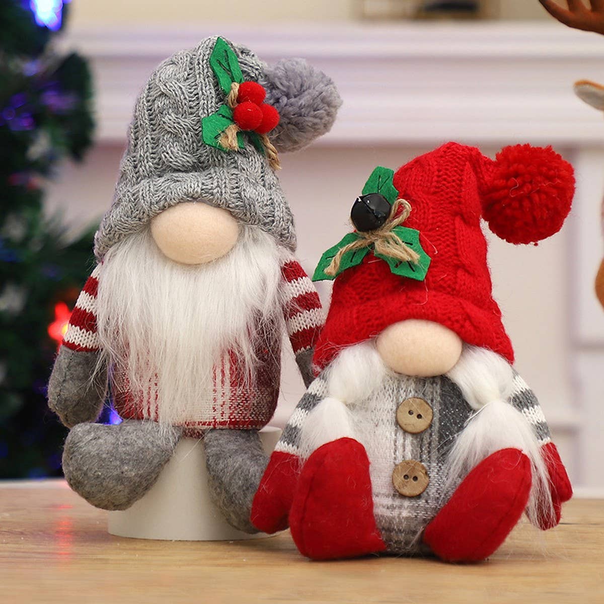 CWMM9397_CHRISTMAS POINTED HAT SITTING GNOME ORNAMENT