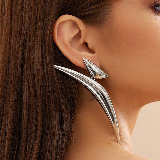 SIMPLE DESIGN POINTED EARRINGS_CWAJE1150