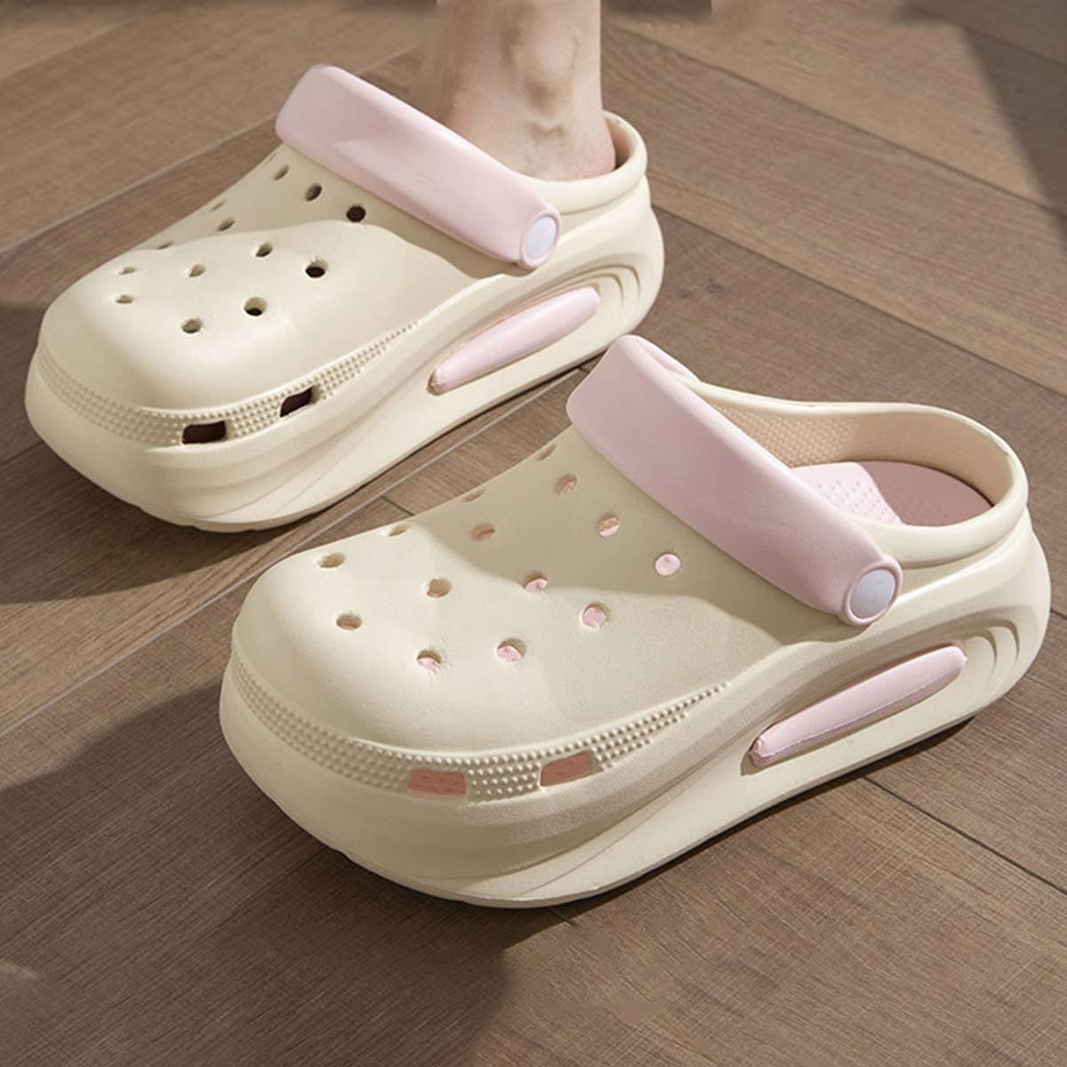 2024 NEW THICK-SOLED NON-SLIP HOLE SANDALS_CWSHS0821