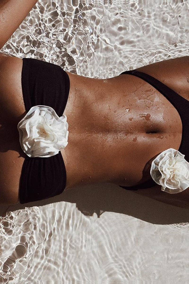 CWMW0897_3D FLOWER BANDEAU TWO-PIECE SWIMSUIT