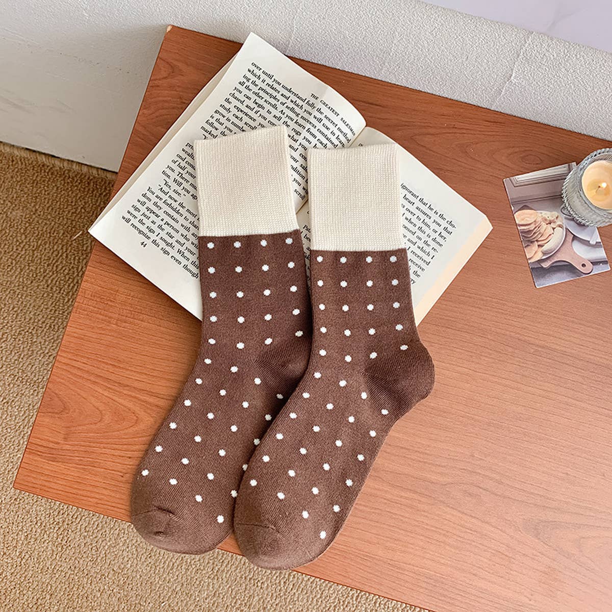 CONTRAST COLOR RETRO POLKA DOT SOCKS