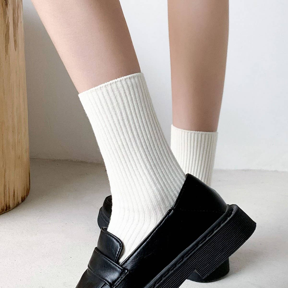 CWMS2491_MID-CALF SIMPLE RETRO STRIPED WOMEN'S SOCKS