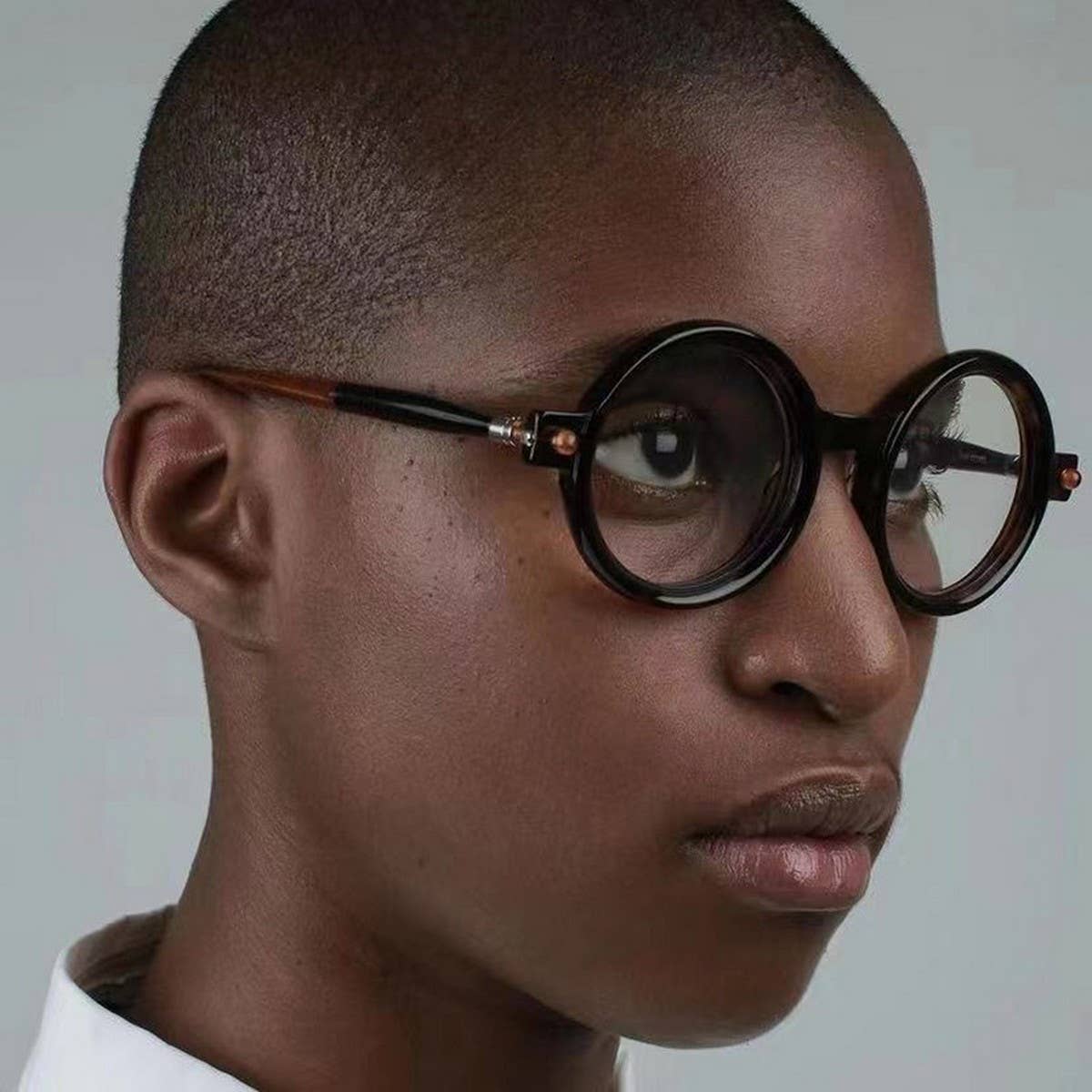 FASHIONABLE THICK ROUND FRAME SUNGLASSES