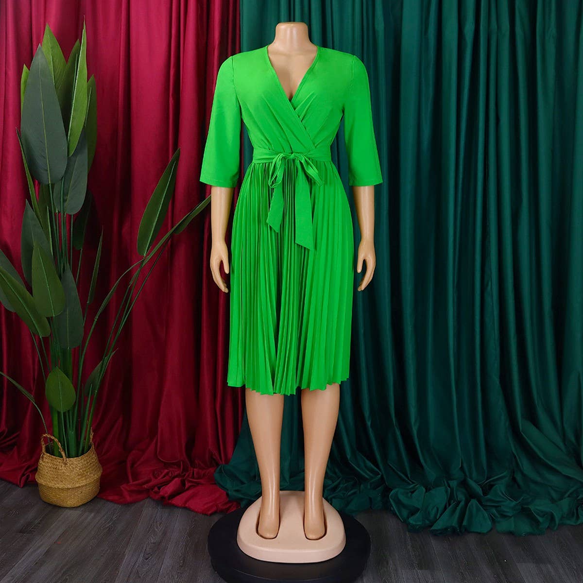 SOLID COLOR V-NECK LONG SLEEVE PLEATED SKIRT DRESS_CWDSD6145