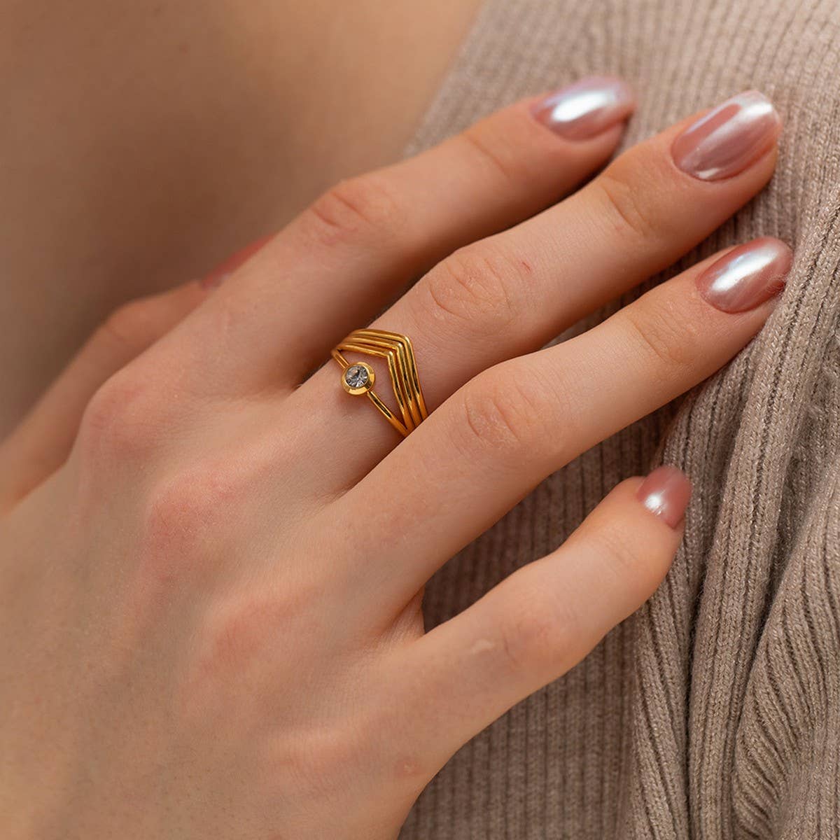 VINTAGE DIAMOND MULTI-LAYERED V-SHAPED RING