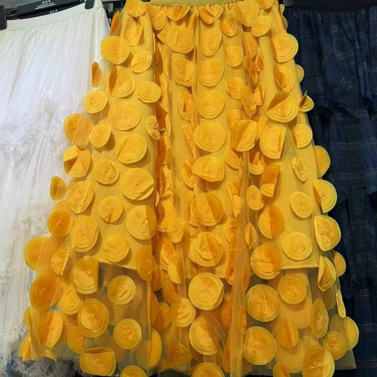 THREE-DIMENSIONAL FLORAL TULLE MESH SKIRT