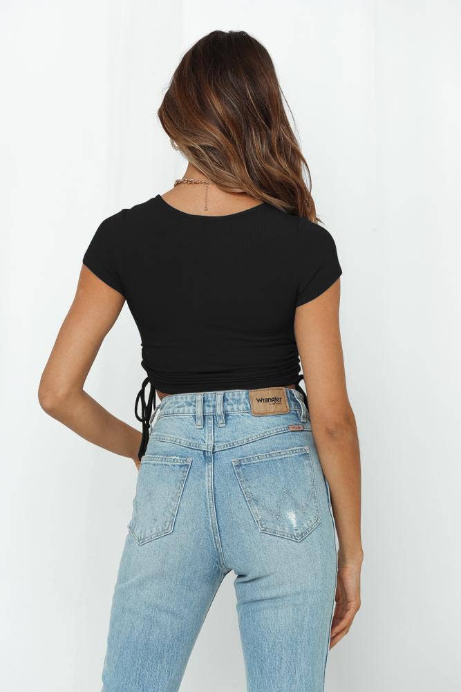 A drawstring, tie, crappy, and umbilical T-shirt