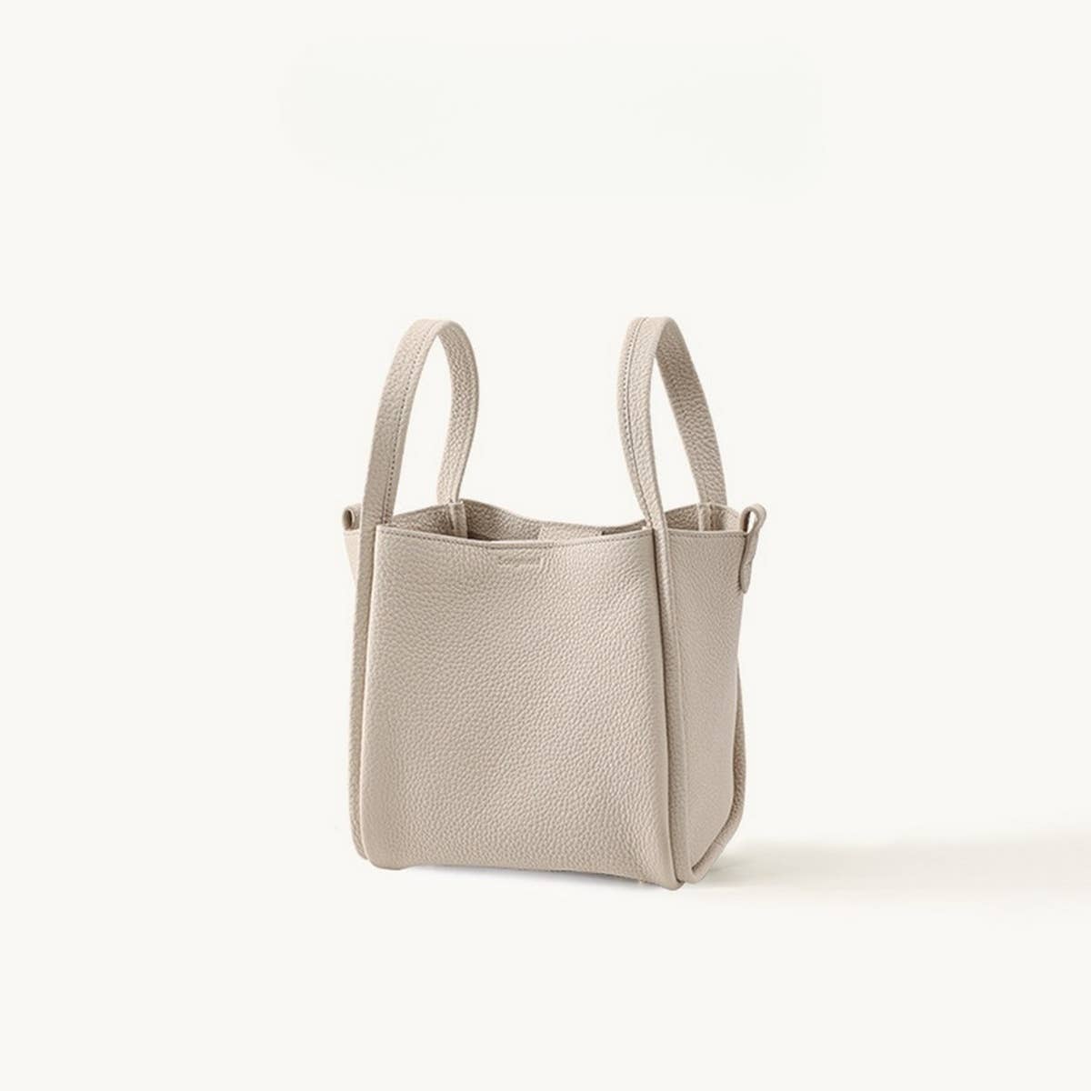 Medium Leather Bucket Tote ? Basket Style Bag_CWAB5335