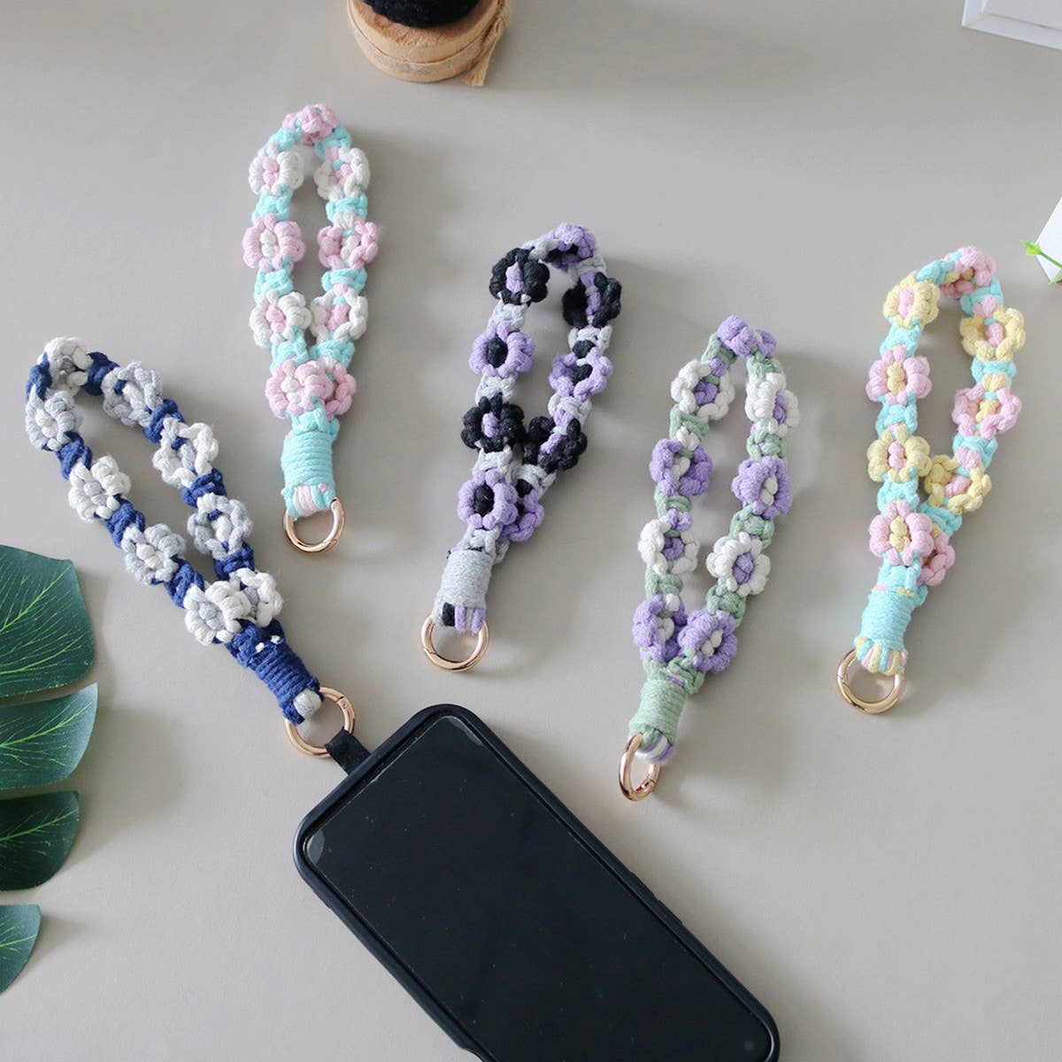 FLOWER DESIGN WOVEN KEYCHAIN