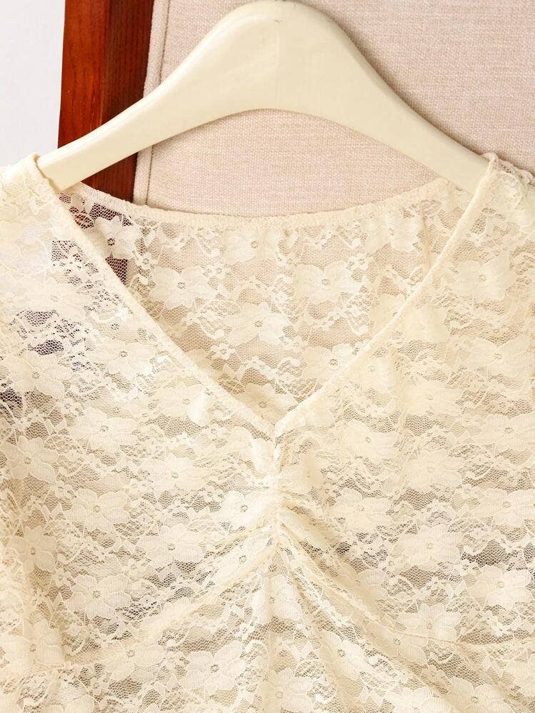 Fashionable and sexy V-neck lace base top