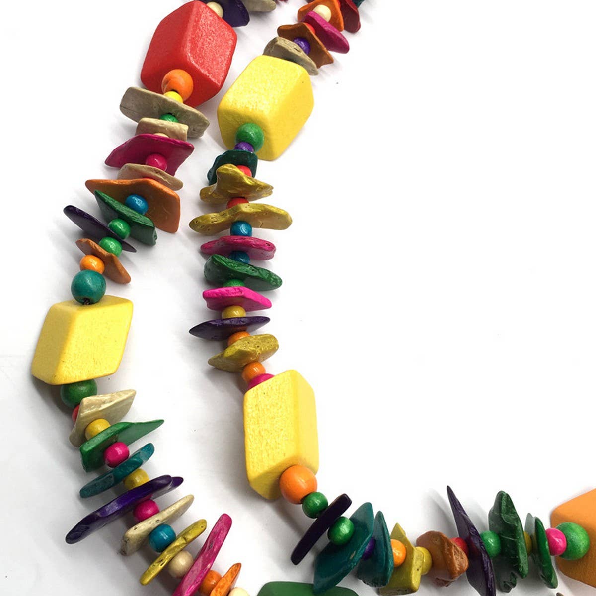 VINTAGE GEOMETRIC WOOD COCONUT SHELL NECKLACE