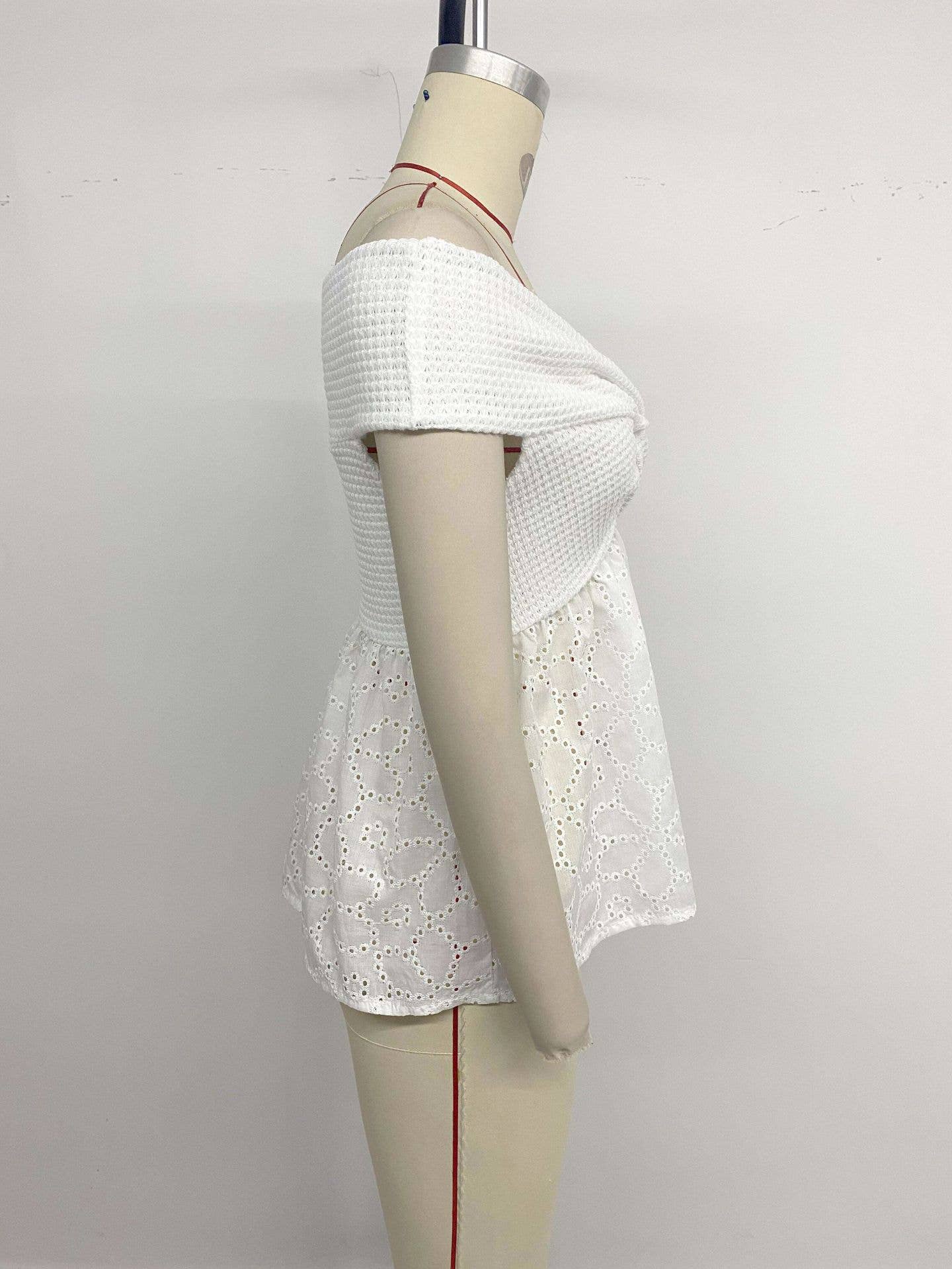 Chest kink hollow-out off-the-shoulder T-shirt