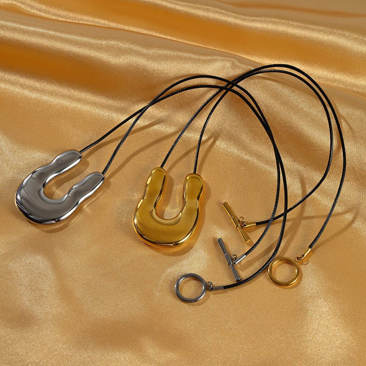 Irregular Horseshoe Pendant Leather Necklace