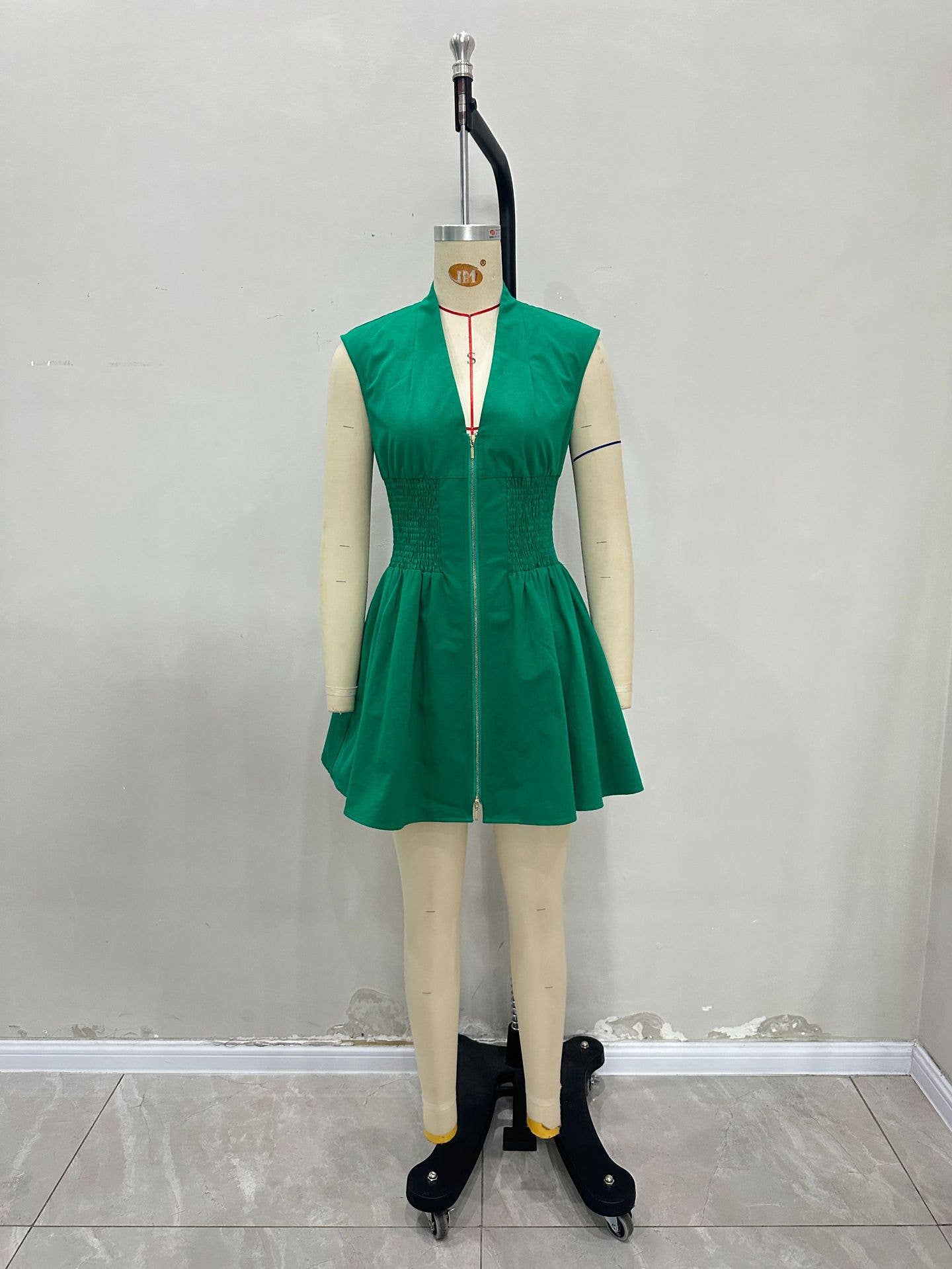 Collect waist temperament v-neck zipper dress