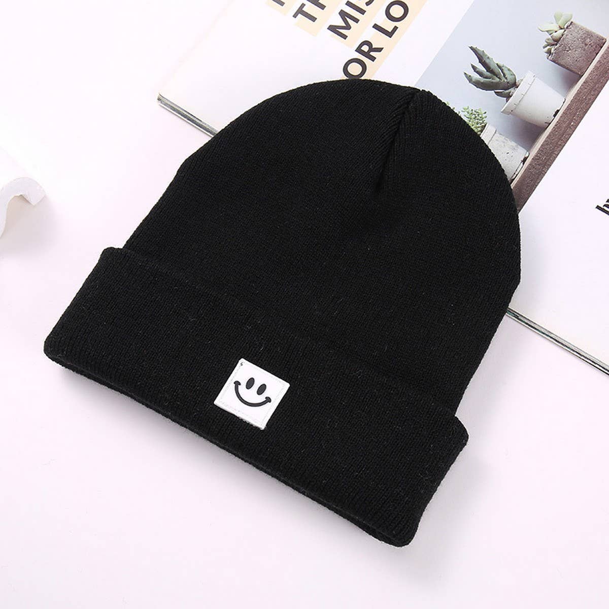 CWAH04343_SMILEY FACE PATCH KNIT BEANIE HAT