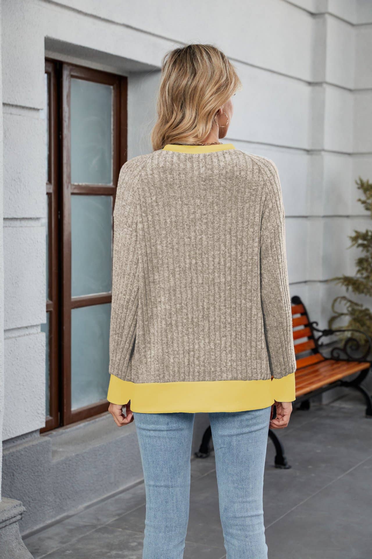 Fashionable color-blocked loose knitted top