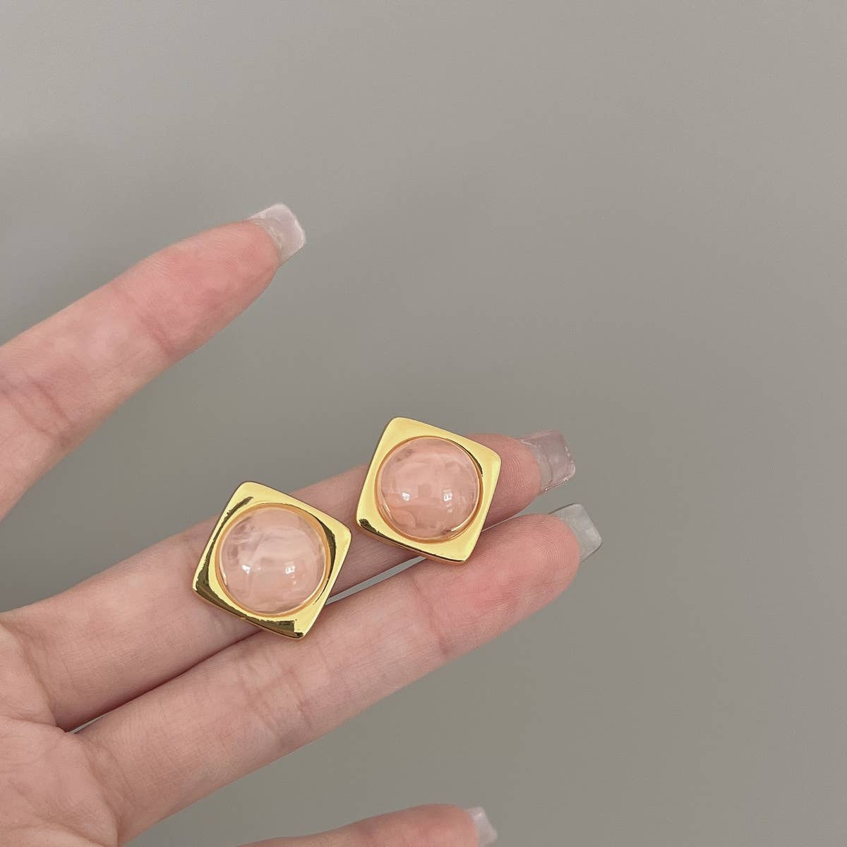 ADVANCED PINK RESIN EARRINGS AND EARRINGS_CWAJE1352
