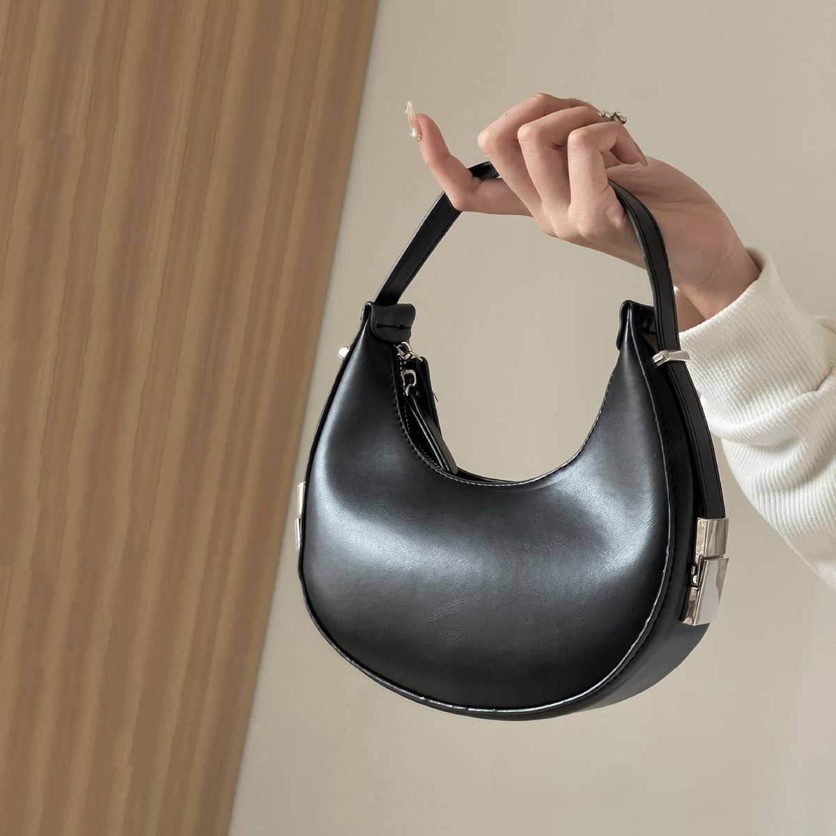 CWAB4834_NEW VERSATILE CRESCENT-SHAPED UNDERARM BAG