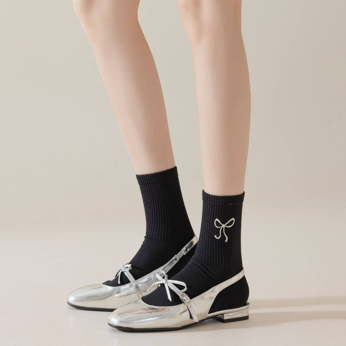 WOMEN'S EMBROIDERED BOW CREW SOCKS