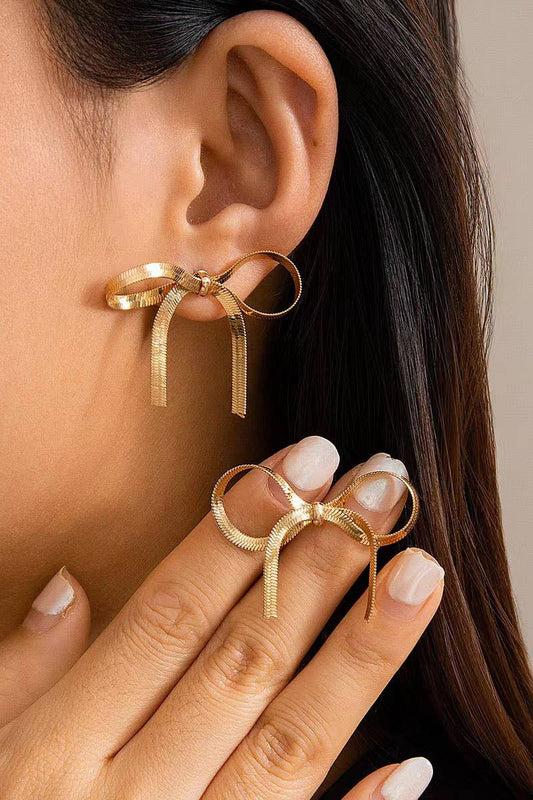 CWAJE1209_THE BOW IS STUD 18K GOLD PLATED EARRINGS