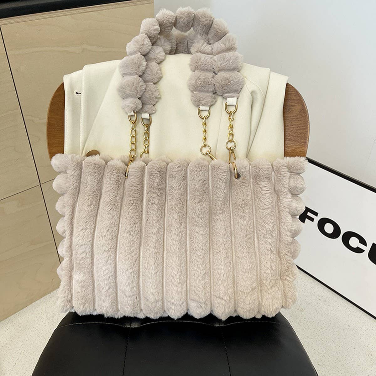 WINTER FASHIONABLE ALL-MATCH FUR BALL SHOULDER BAG_CWAB3986